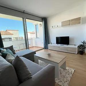 2-bedroom Brand New Steps From The Appartement Llançà